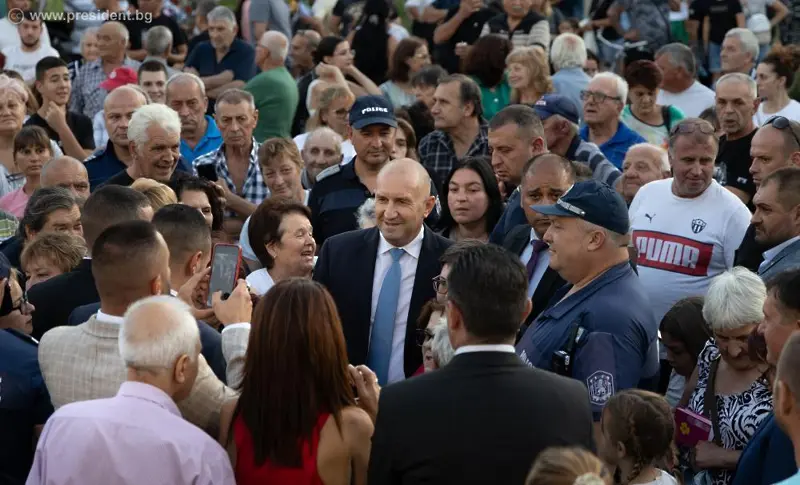 Румен Радев: Гулянци е град със сърдечни жители и задружна общност, която цени приемствеността и взаимното уважение