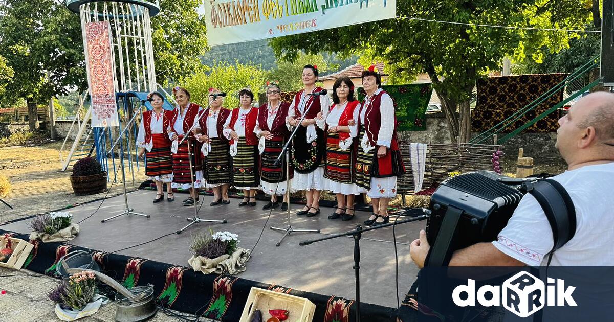 Самодейни състави от региона и групи за изворен фолклор участват