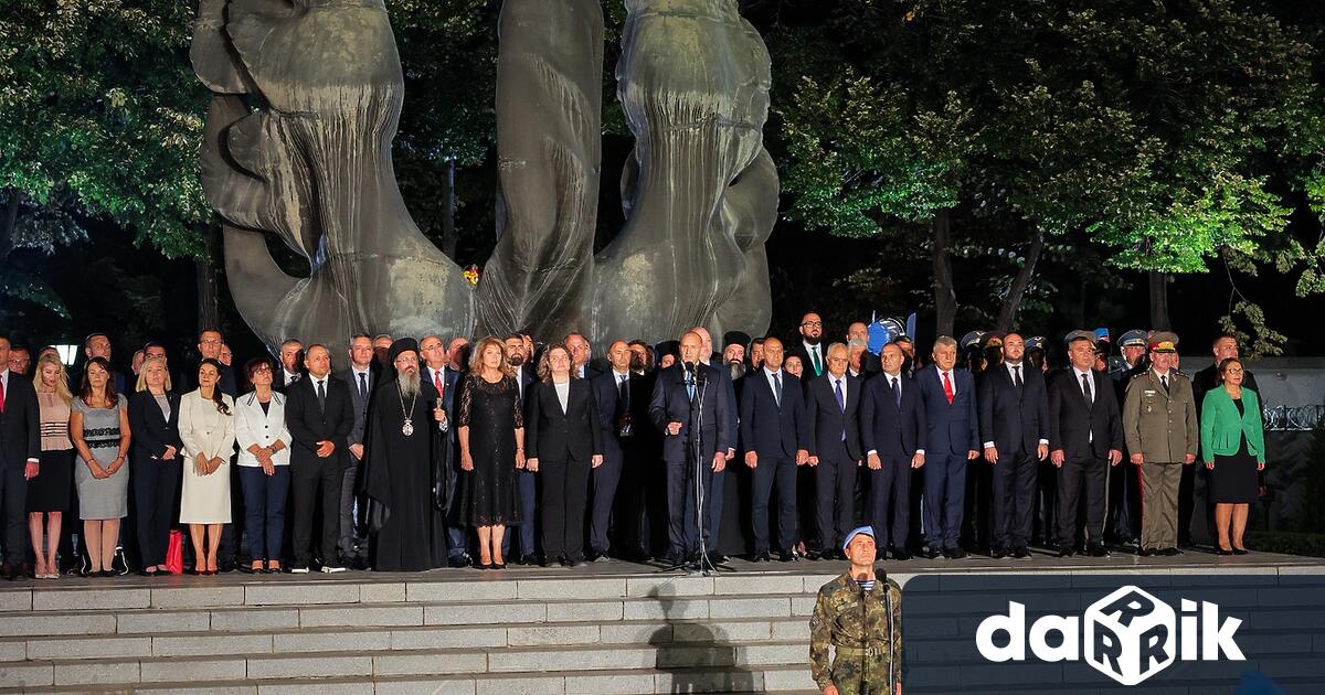 С тържествена заря проверка на площад Съединение Пловдив отбеляза 140 години