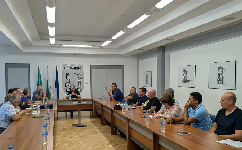 Община Севлиево свика среща за гарантиране безопасността на хората във връзка с навлизането на мечки в населените места