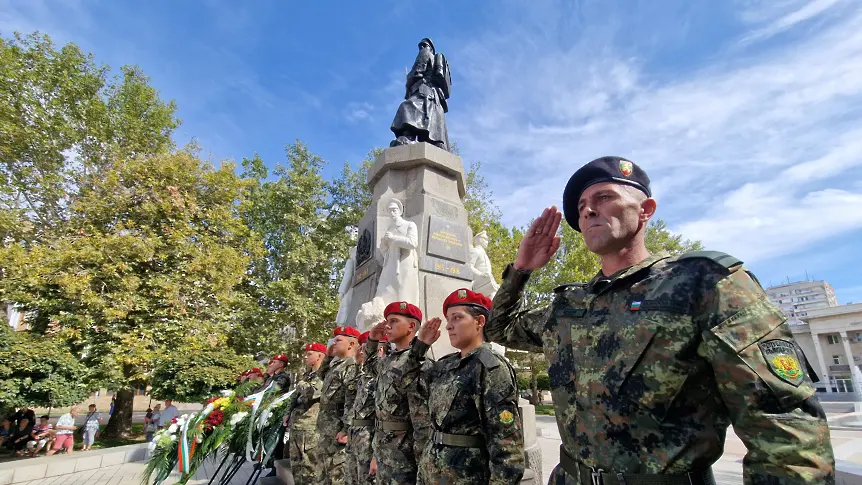 С военни почести в Хасково беше тържествено отбелязана 140-ата годишнина от Съединението