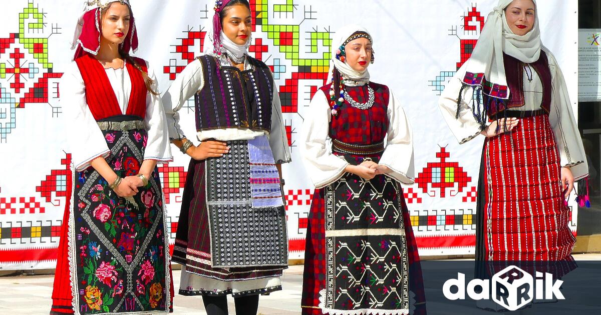 Нова Загора се потопи в багрите на българската шевица и