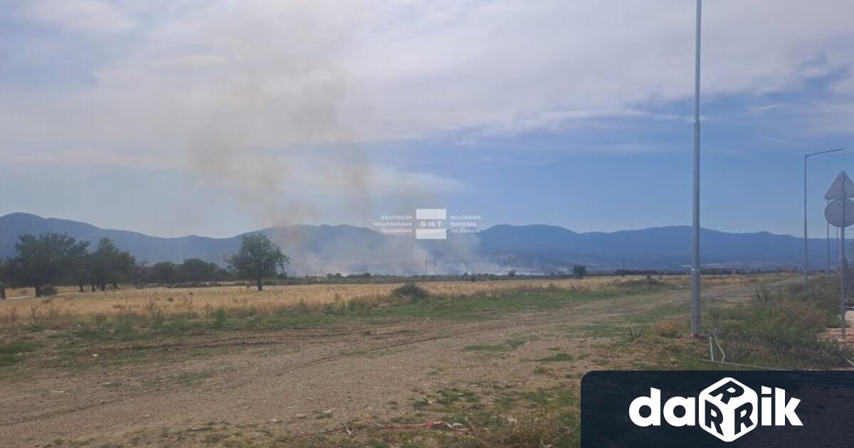 Голям пожар край Сопот Вече близо четири часа 6 екипа