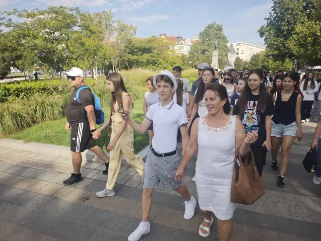 Плевен посрещна 100 молдовски ученици и учители с български корени