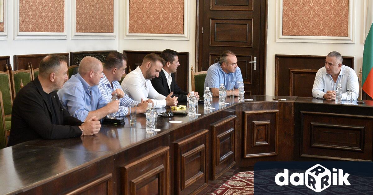 Опознавателна среща проведе днес кметът Стефан Радев с новия командир
