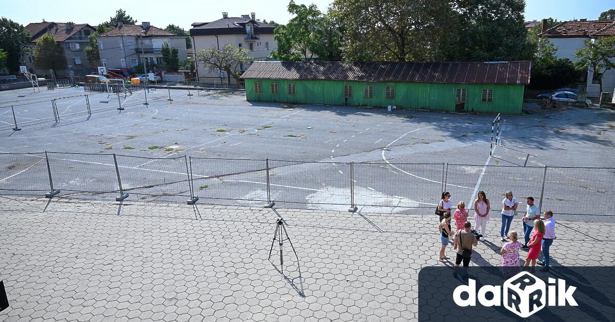След дълги години ОУ Димитър Петров в Сливен най сетне ще
