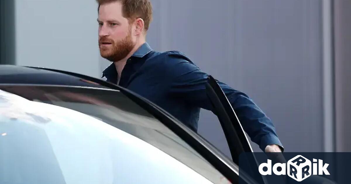 Принц Харисе заврнав Обединеното кралство за кратко посещениетази седмица което