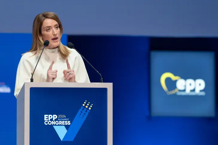 Мецола размаха пръст на Сърбия