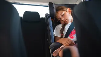 Каква е глобата, ако возим детето си без столче в колата в Гърция