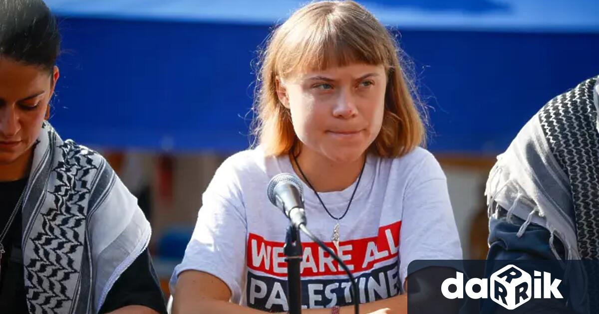 Един от корабите от флотилията превозваща хуманитарна помощ за Газа