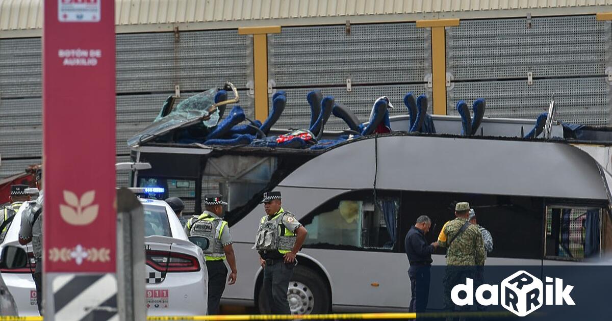 Десет души са загинали и повече от 60 са ранени