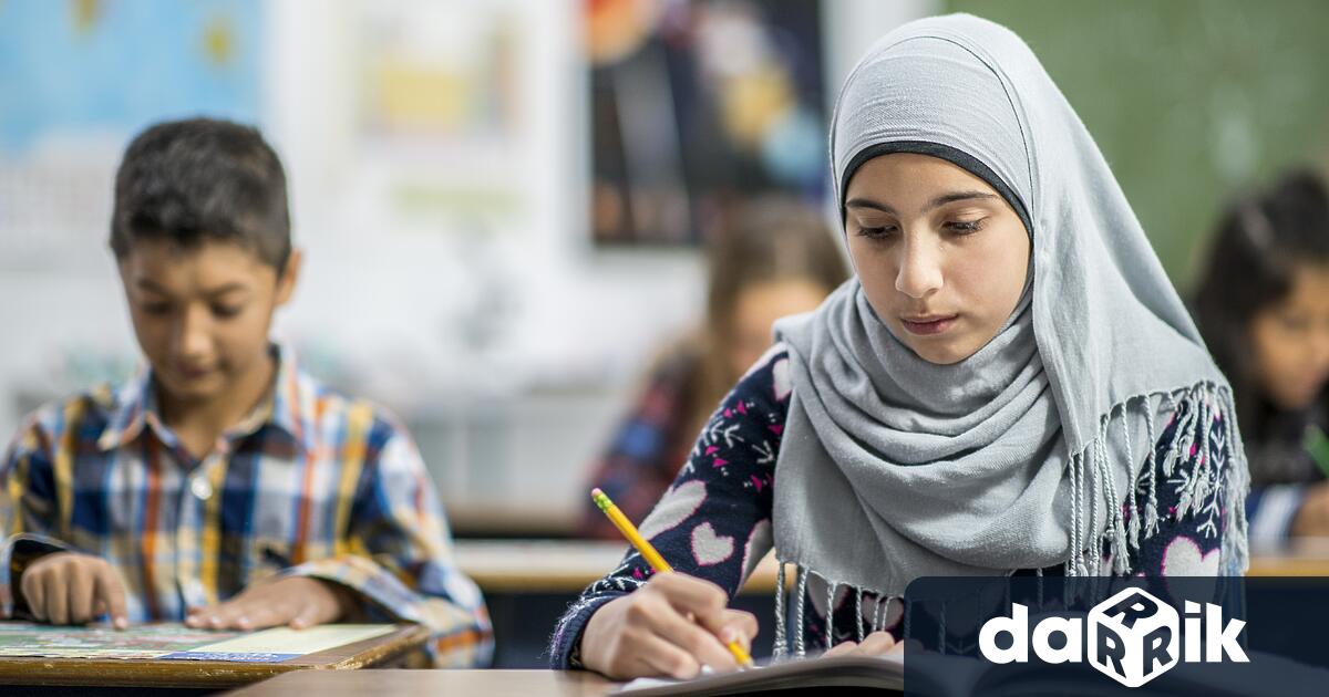 Управляващата в Австрия тройна коалиция въвежда забрана за непълнолетни момичета