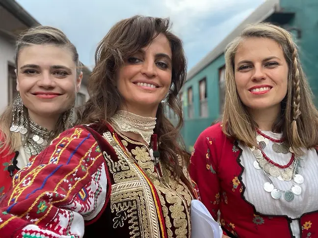  Нина Николина показва „ GLOBAL POP “ – предпремиера в Бургас 