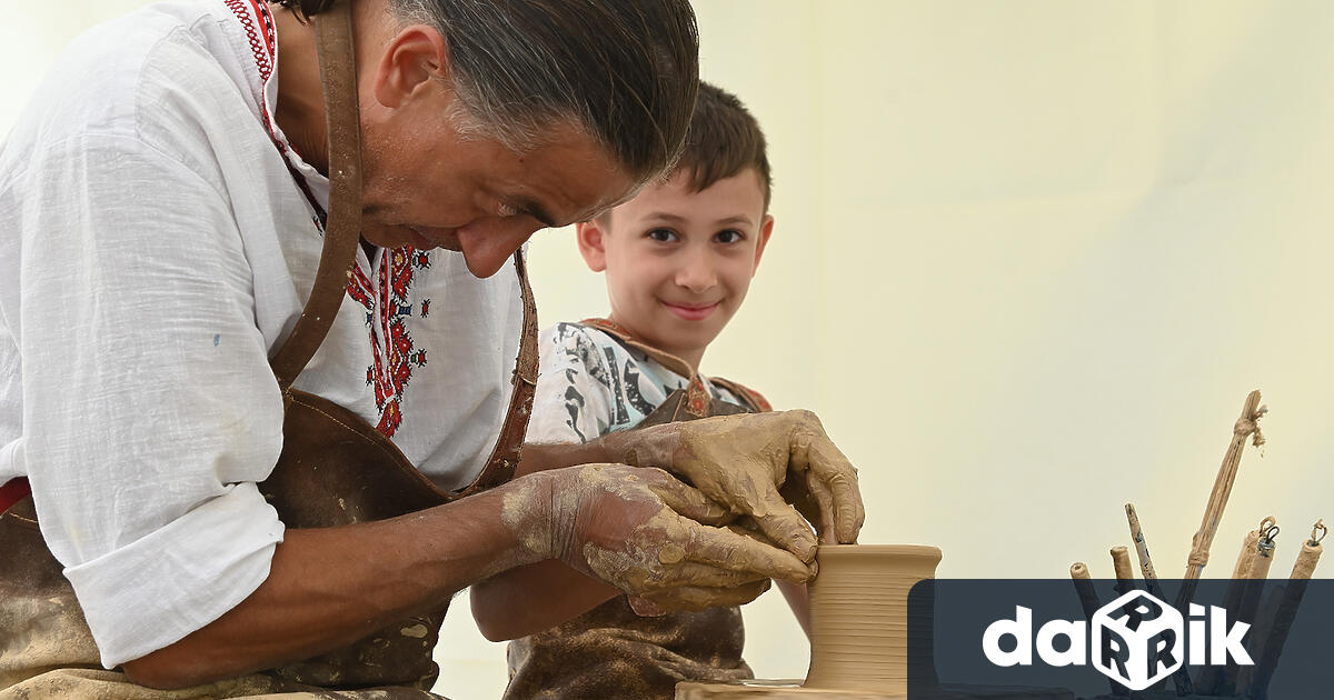 Международният панаир на традиционните занаяти в музей Етър продължава с