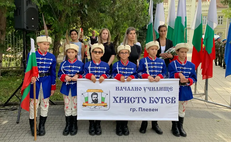  Плевен означи 140 година от Деня на Съединението на Княжество България и Източна Румелия/СНИМКИ/ 