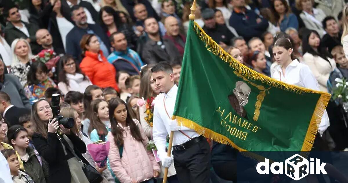Новата учебна година започва днес в над 2300 училища в