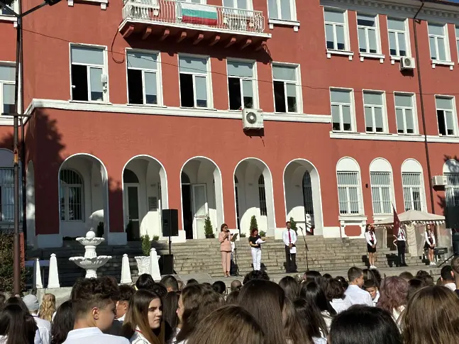 Урок по човечност и мечти, полетели в небето, дадоха началото на учебната година в НТГ – Пловдив