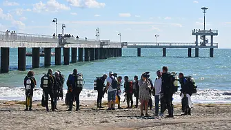 С бутилка за смет: Водолази от цялата страна почистваха морското дъно около Бургас