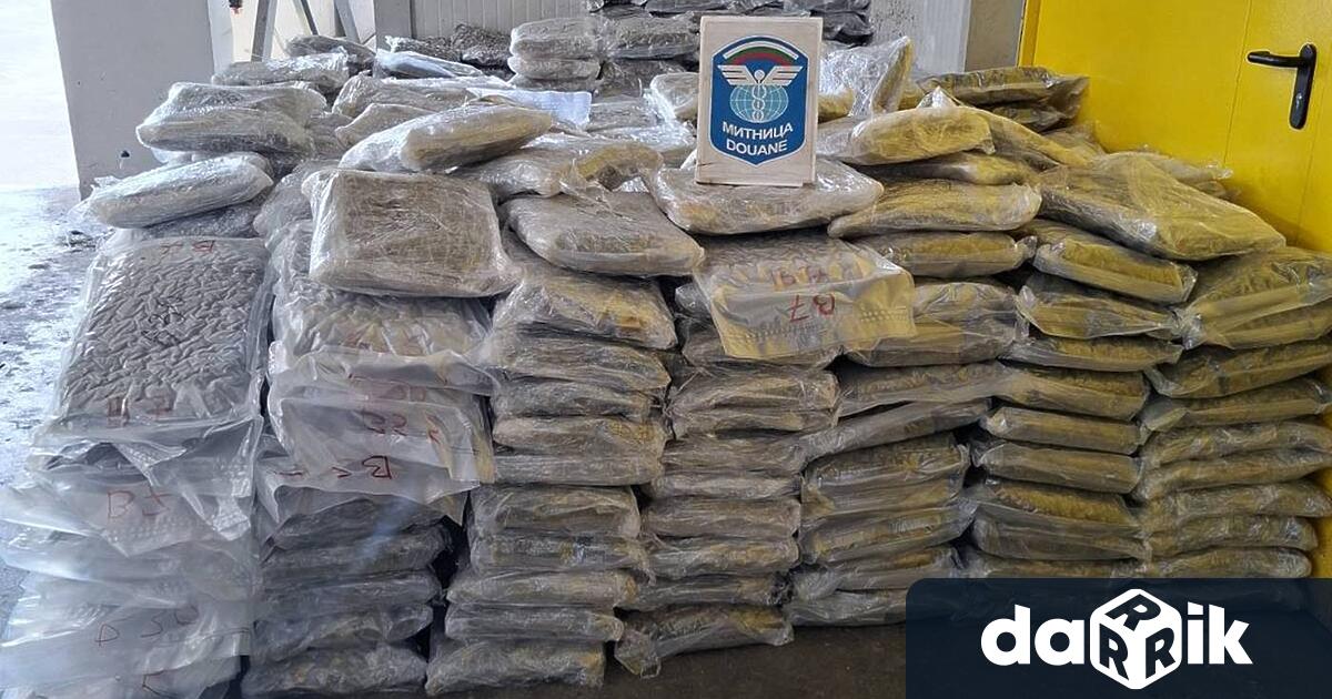 Рекордните близо 740 килограма марихуана задържаха митничарите на ГКПП Капитан