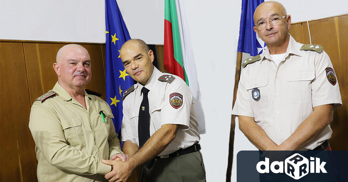 Полковник доцент д р Васил Кьосев д м застава начело на МБАЛ Сливен