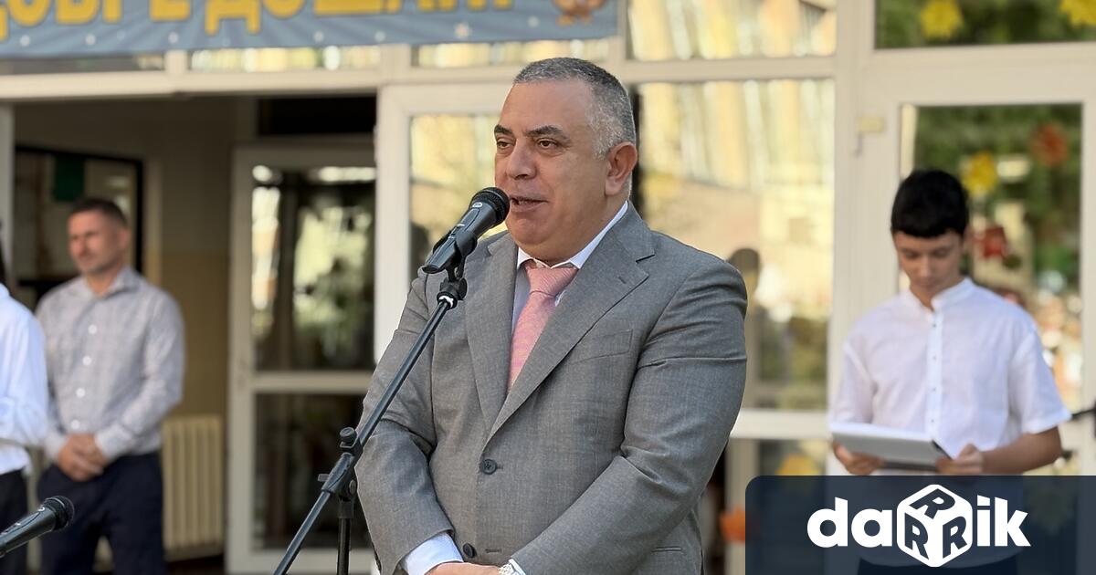 С издигането на националния флаг на България започна откриването на