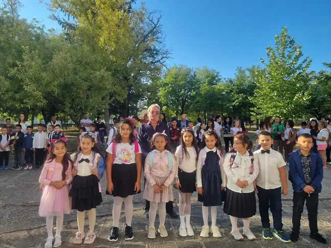  Първи образователен ден в ОУ „ Неофит Рилски “ – с. Обнова 