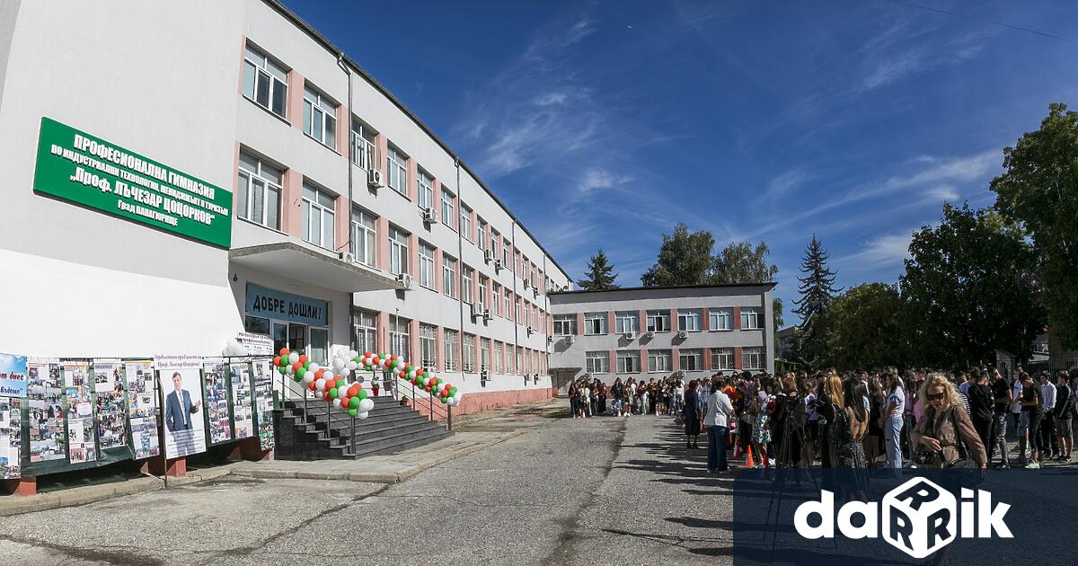 С тържествена церемония днес бе открита новата учебна година в