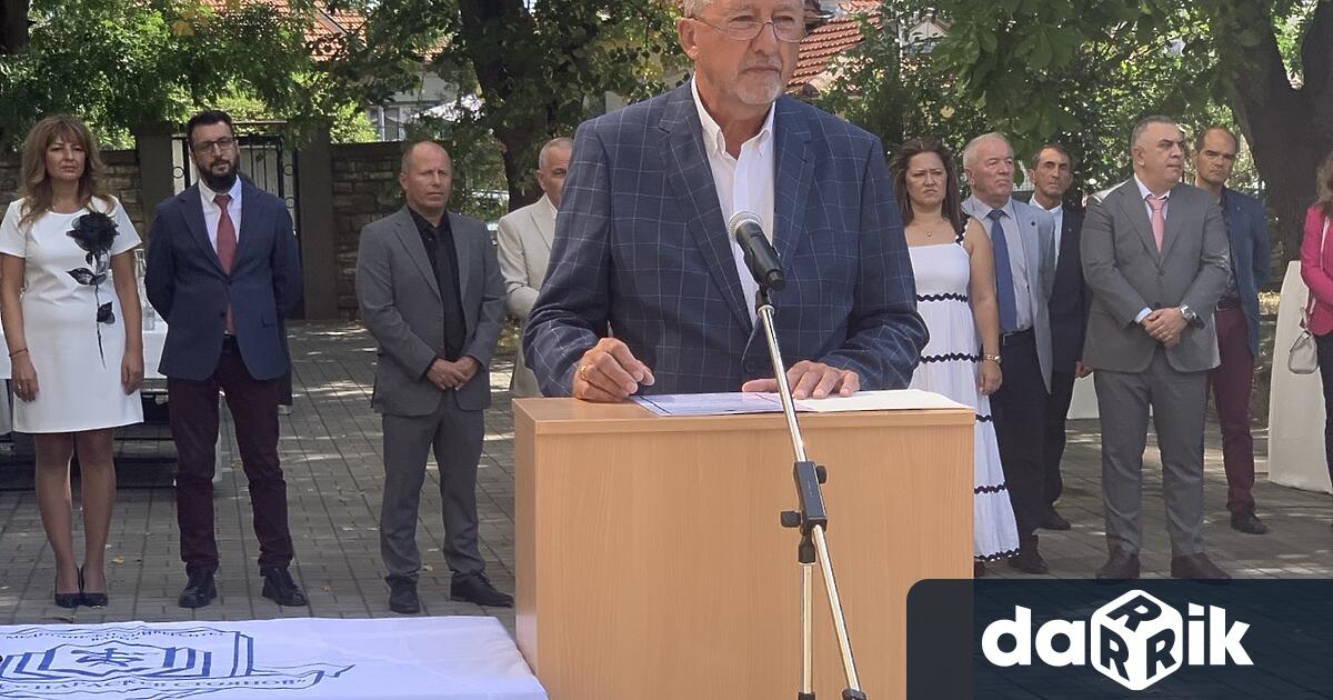 Областният управител Чавдар Божурски бе гост на откриването на академичната