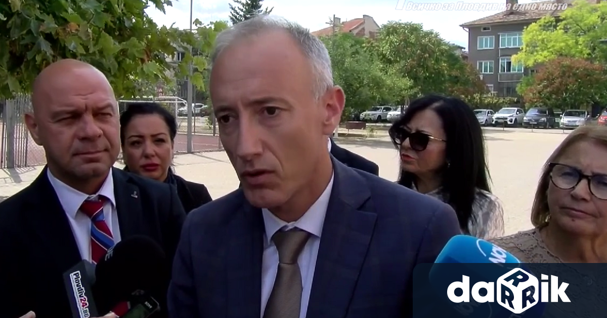 3316 първокласници прекрачиха училищния праг в Пловдив на 15 септември