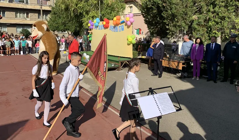  В ИНУ „ Христо Ботев “ - Плевен откриха новата образователна година/ВИДЕО-СНИМКИ/ 