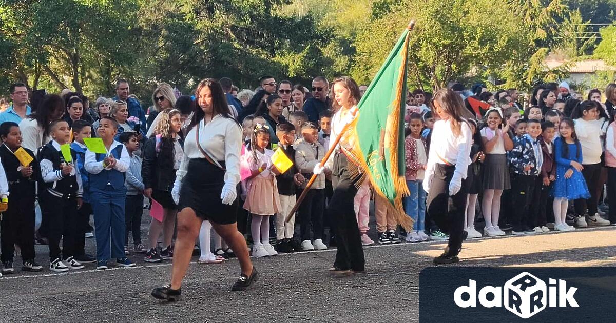 На 15 септември близо 1700 ученици в община Котел прекрачиха