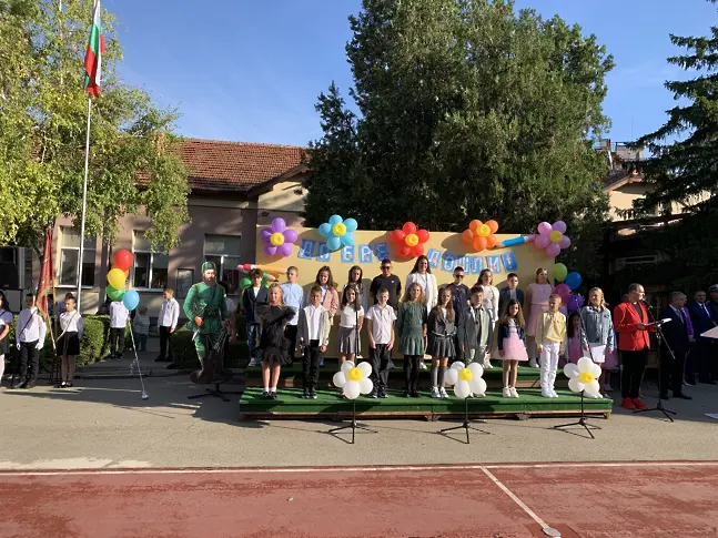  В ИНУ „ Христо Ботев “ - Плевен откриха новата образователна година/ВИДЕО-СНИМКИ/ 