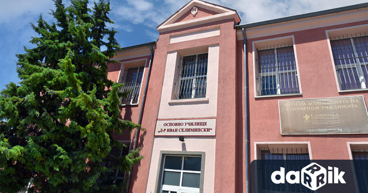 Поздравлениеза първия учебен ден отправи областният управител на Сливен Чавдар