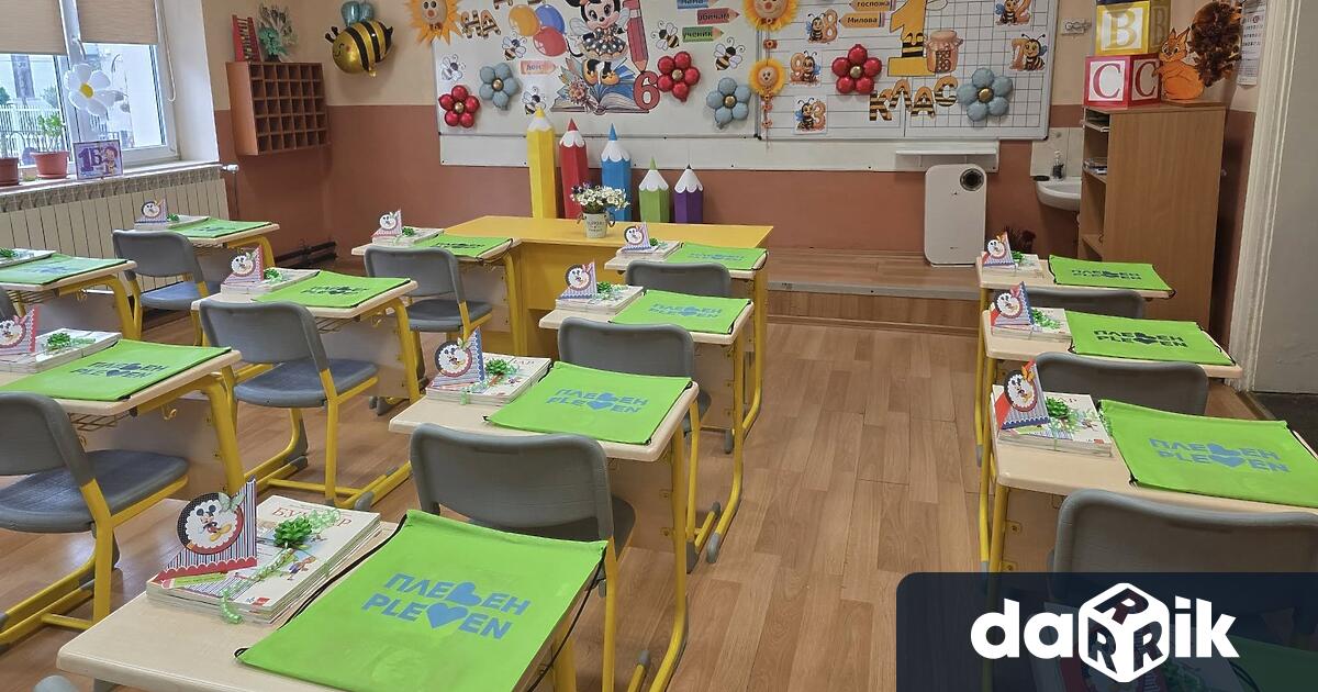 Всички първокласници в община Плевен получиха подарък в първия учебен