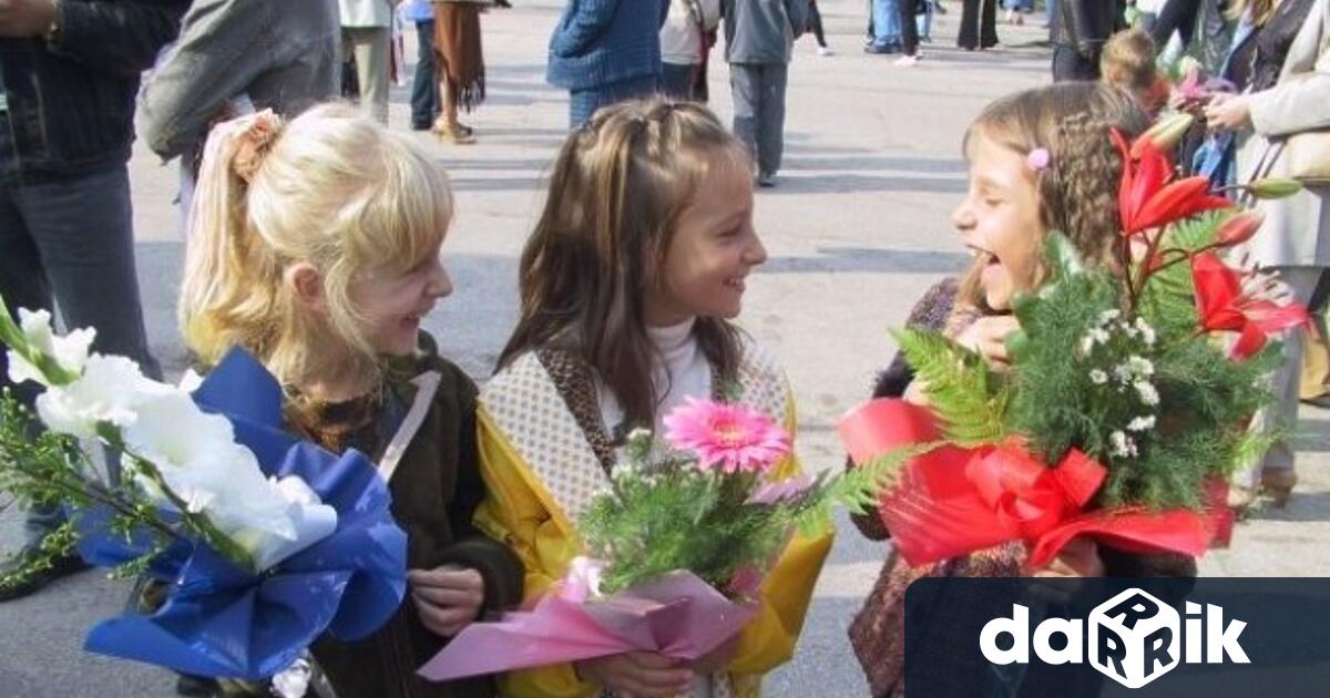 1567 първокласници прекрачат за първи път училищния праг на 15