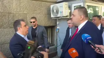 „Какво искаш, Асене?“: Пеевски и Асен Василев се спречкаха пред НС