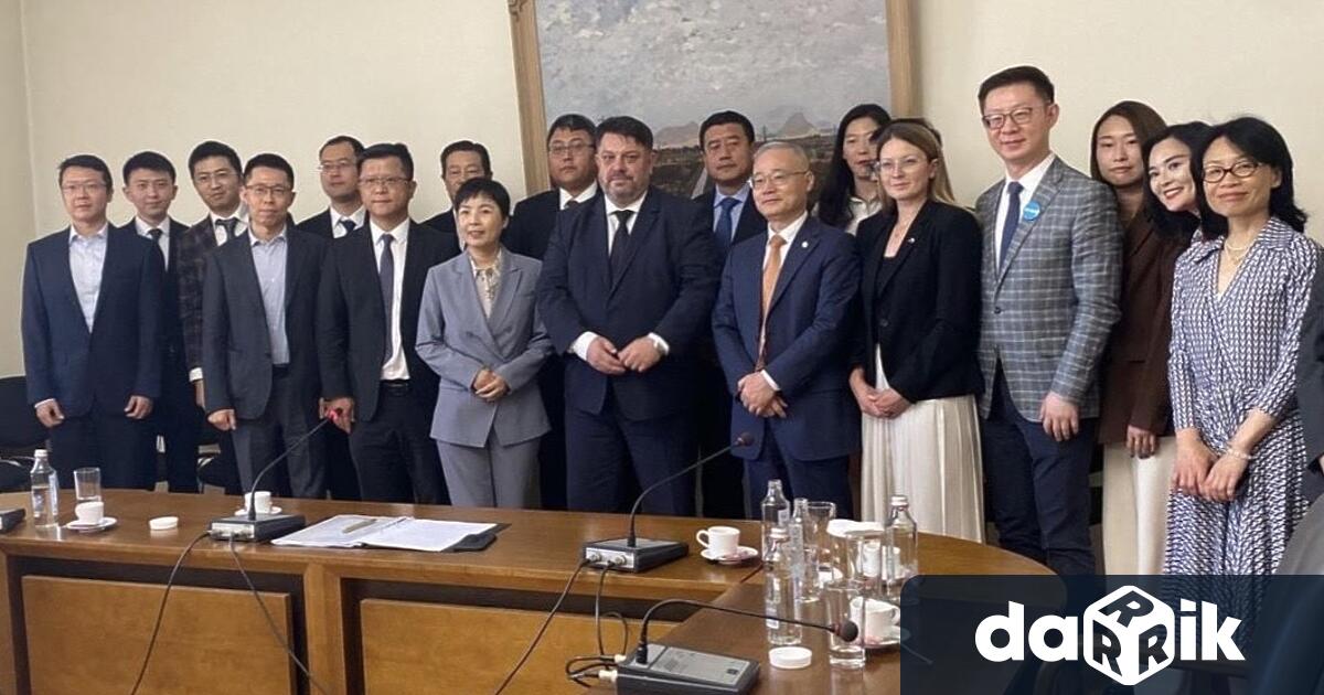 Вицепремиерът и председател на БСП Атанас Зафиров откроиобластите от взаимен