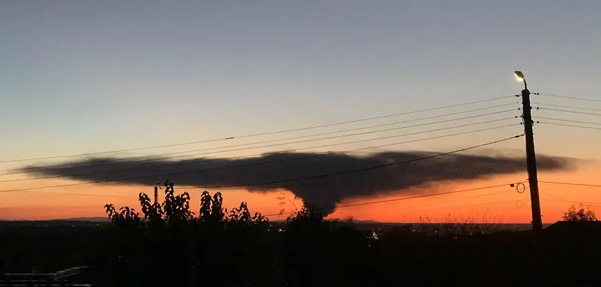Четири екипа огнеборци гасят пожар в стари мазутни утайници в завод „Плама“ край Плевен