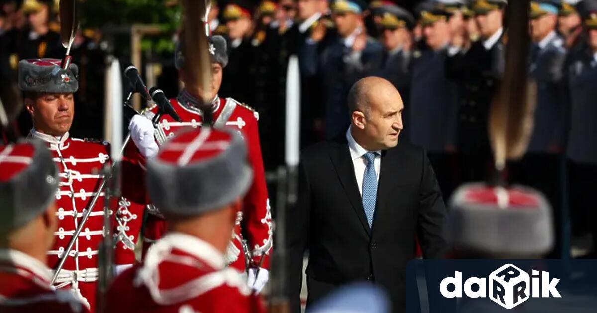 Днес президентът Румен Радев ще посети учебния център на Сухопътни