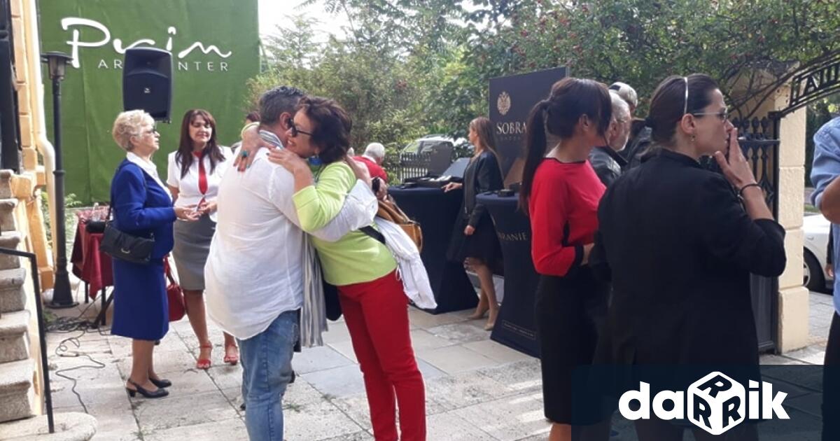 Петнадесет художници от различни поколения и сфери на изобразителното изкуство