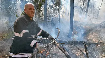 Пожар в Баново изпепели две къщи, огънят заплашва съседно село