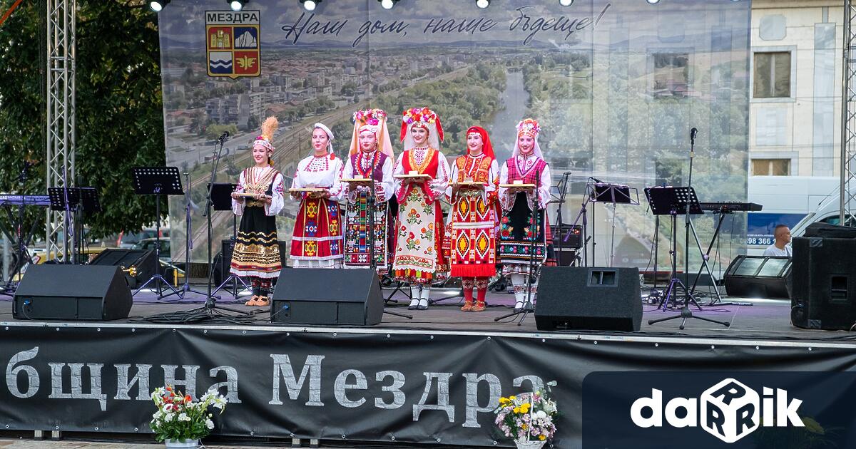 С празничен концерт в навечерието на Деня на независимостта Мездра