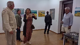 „Звук и Цвят“ за 27 път: 16 творци оставиха печат от морско лято в галерия „Георги Баев“ 