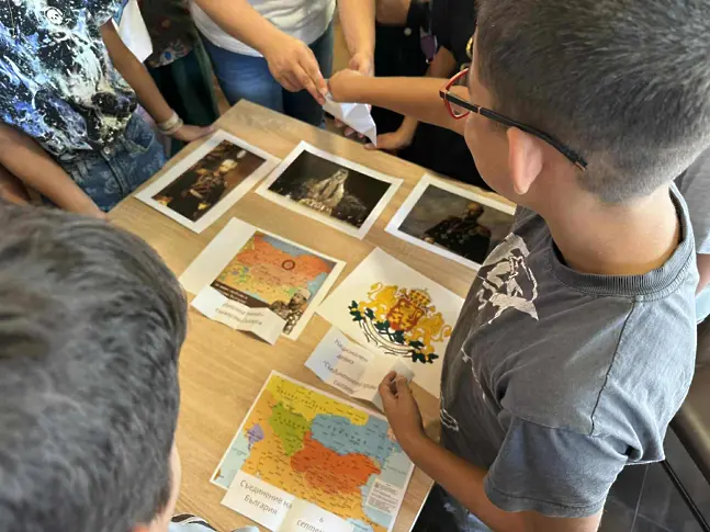 Изнесен урок на тема: „Съединението и независимостта на България“ беше изнесен в гр. Левски