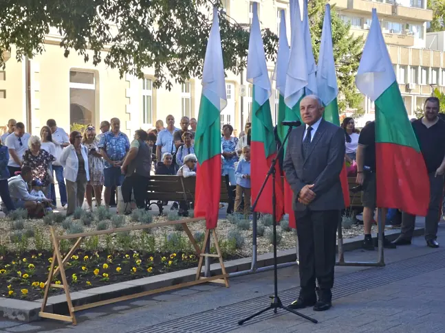 Плевен отбеляза 117 г. от обявяването на Независимостта на България/СНИМКИ/