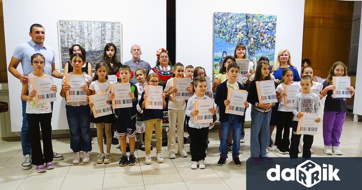 В Художествената галерия Руси Карабиберов бе открит Есенен салон 2025