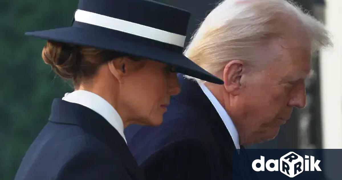Доналд и Мелания Тръмп бяха заснети в напрегнат разговор на