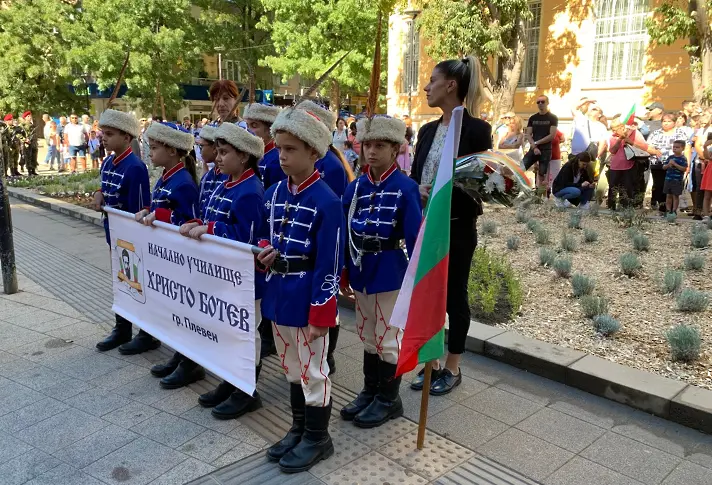 Плевен отбеляза 117 г. от обявяването на Независимостта на България/СНИМКИ/