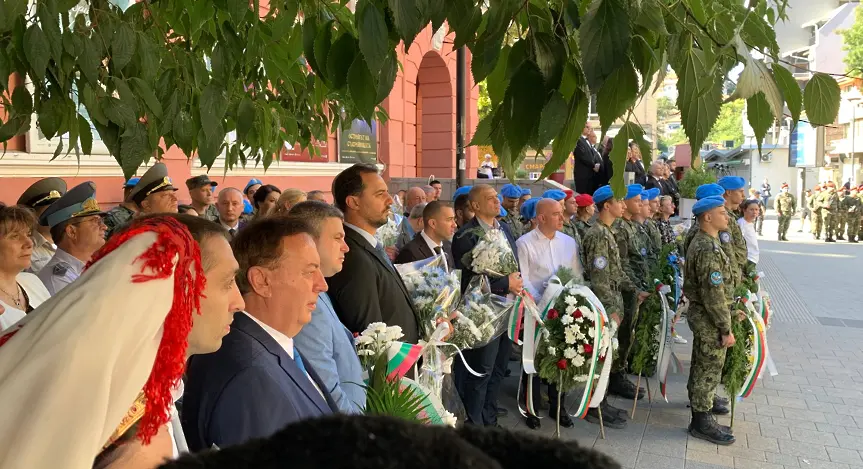 Плевен отбеляза 117 г. от обявяването на Независимостта на България/СНИМКИ/