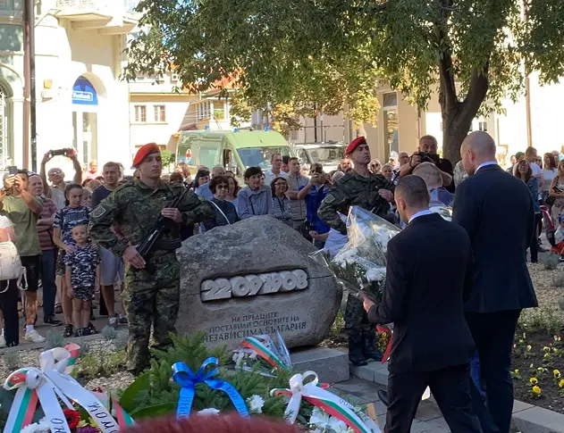 Плевен отбеляза 117 г. от обявяването на Независимостта на България/СНИМКИ/